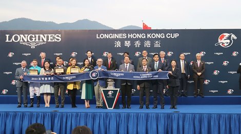 Group photo at the LONGINES Hong Kong Cup awards ceremony