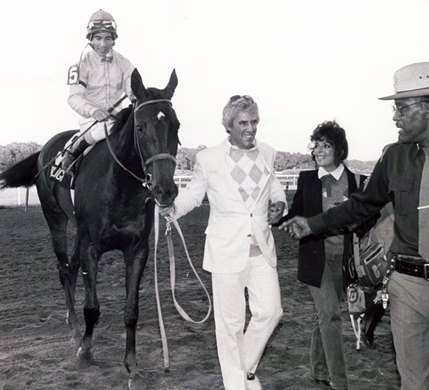 Burt Bacharach leads Heartlight No.  One entered the winning round after Ruffian Handicap in 1983 in 1983