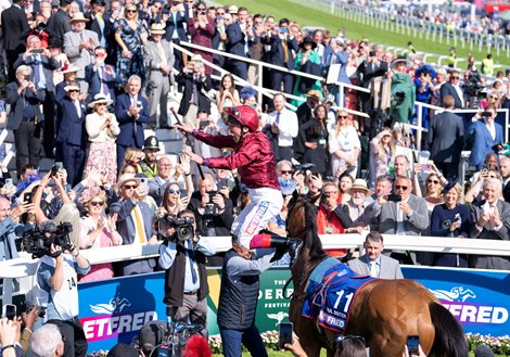 Soul Sister (Frankie Dettori) wins The Oaks<br>
Epsom 2.6.23 Pic: Edward Whitaker