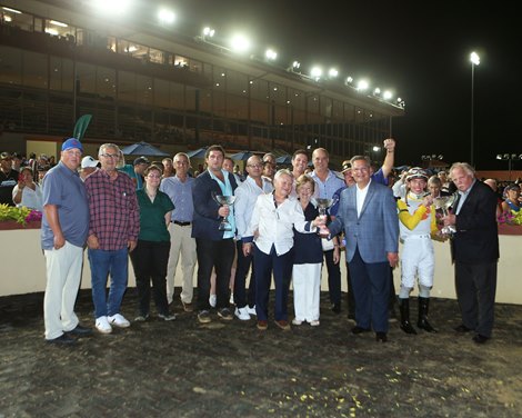 Skippylongstocking wins the 2023 Charles Town Classic