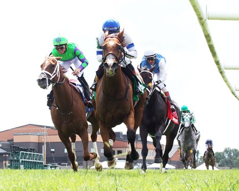 Vergara wins the 2023 Ladies Marathon Stakes at Kentucky Downs