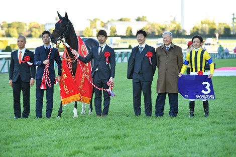 Jantar Mantar wins the Asahi-Hai Futurity on Sunday, December 17, 2023 at Hanshin Racecourse. Jantar Mantar was ridden by Yuga Kawada, and is trained by Tomokazu Takano, and owned by Shadi Race Horse Co., Ltd. Photo by Sankei Sports