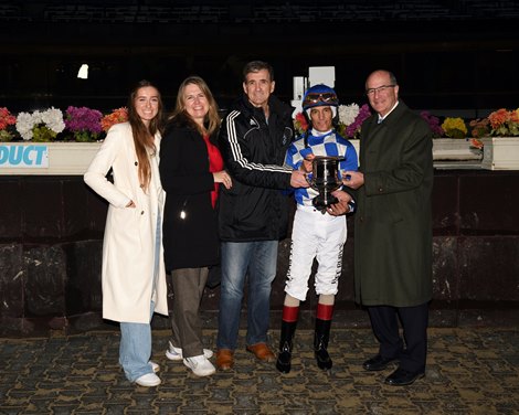 Hoist the Gold wins the 2023 Cigar Mile at Aqueduct