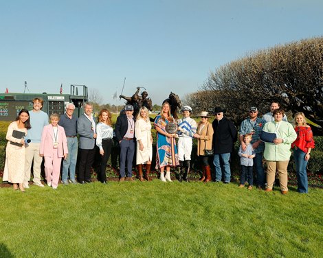 Lemon Muffin wins the 2024 Honeybee Stakes at Oaklawn Park