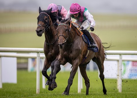 Bluestocking and Rossa Ryan winning the Gr.1 Pretty Polly Stakes from Emily Upjohn<br>
The Curragh.<br>
Photo: Patrick McCann/Racing Post<br>
29.06.2024