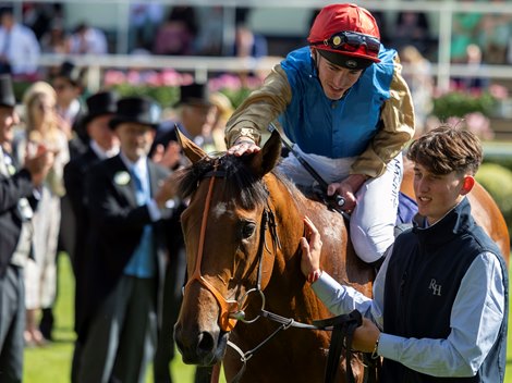 Haatem and James Doyle with groom Ben Pollard after winning the Jersey Stakes.<br>
Royal Ascot day 5.<br>
Photo: Patrick McCann/Racing Post<br>
22.06.2024