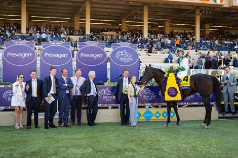 Winning connections in the winner’s circle after Starlust with Rossa Ryan win the Turf Sprint (G1T) at Del Mar Racetrack in Del Mar, CA on November 2, 2024.