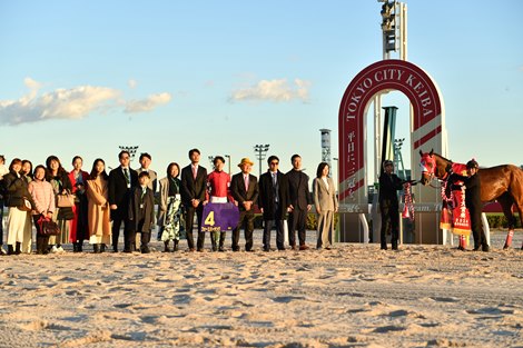 Forever Young wins the 2024 Tokyo Daishoten at Oi Racecourse