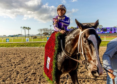 Tiztastic wins the 2025 Louisiana Derby at Fair Grounds