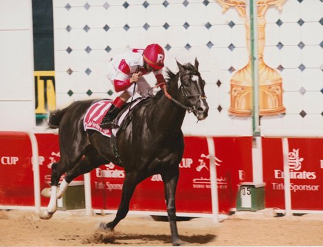 Roses in May wins the 2005 Dubai World Cup