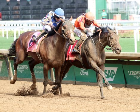 Honor Marie wins the 2025 Isaac Murphy Marathon Stakes at Churchill Downs