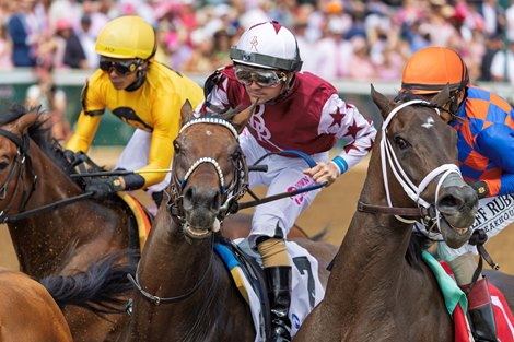 Reigning HOTY Thorpedo Anna and Dorth Vader collide in the early stages of the La Troienne (Gr1).