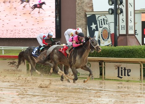 Instant Replay wins the 2025 Texas Derby at Lone Star Park