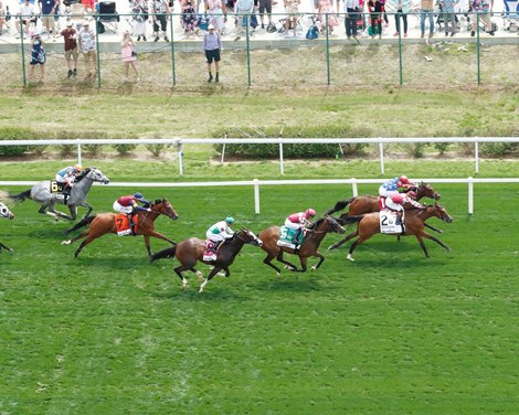 Nitrogen wins the 2025 Edgewood Stakes at Churchill Downs