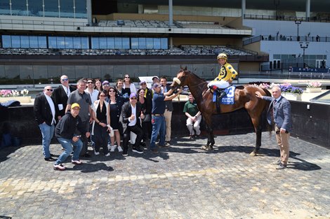 Far Bridge wins the 2025 Man o' War Stakes at Aqueduct Racetrack
