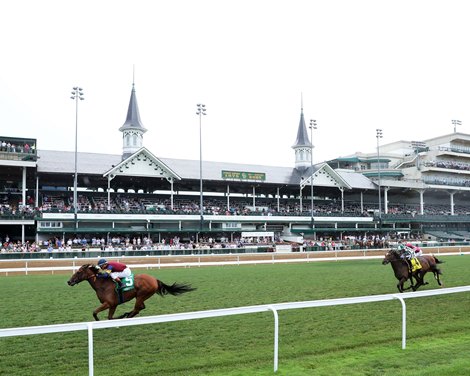 Lush Lips wins the 2025 Tepin Stakes at Churchill Downs