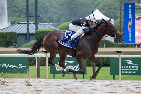 La Cara wins the 2025 Acorn Stakes at Saratoga Race Course