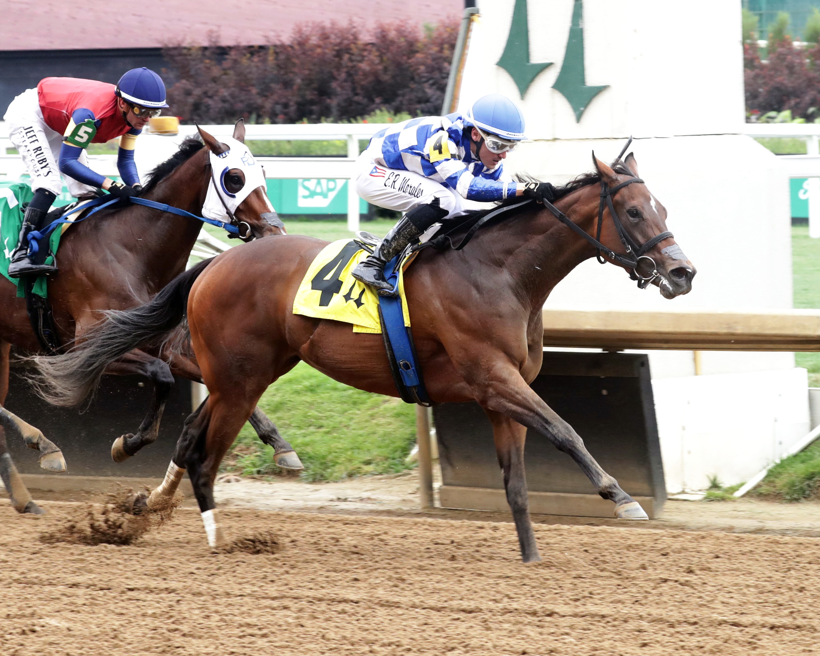 East Avenue Back to Old Self in Matt Winn Victory - BloodHorse