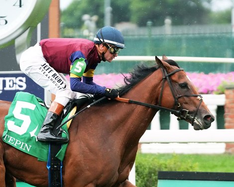 Lush Lips wins the 2025 Tepin Stakes at Churchill Downs