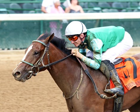 Percy's Bar wins the Debutante Stakes at Churchill Downs