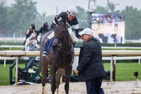 La Cara wins the 2025 Acorn Stakes at Saratoga Race Course