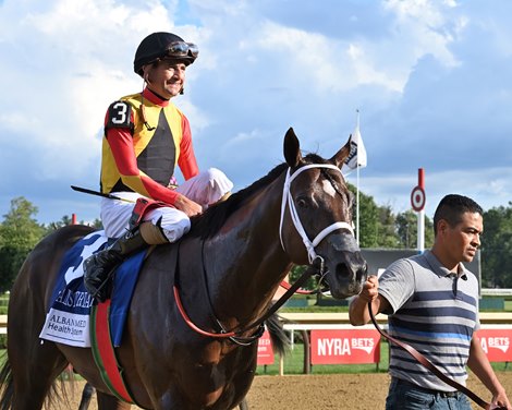 Smoken Wicked wins the 2025 Amsterdam Stakes at Saratoga