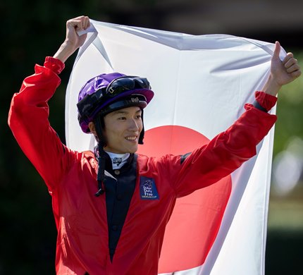 Ryusei Sakai waves the Japanese flag after riding Prince Of India to victory in the Shergar Cup Sprint<br>
Ascot 9.8.25 Pic: Edward Whitaker