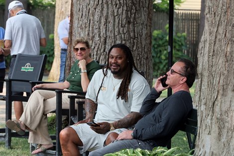 L-R Angela Sikura, Marshawn Lynch,  John Sikura, 2025 Fasig-Tipton Saratoga Sale
