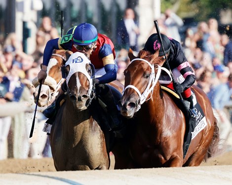 Kappa Kappa wins the 2025 Raven Run Stakes at Keeneland