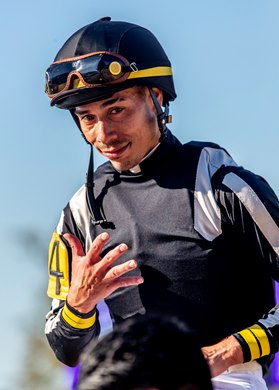 Lagynos wins the 2026 Muniz Memorial Classic Stakes at Fair Grounds