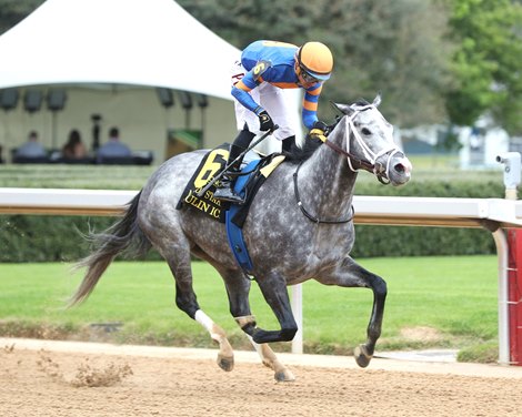 Haulin Ice wins the 2026 Matron Stakes at Oaklawn Park