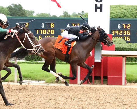 Crupper wins the 2026 Bathhouse Row Stakes at Oaklawn Park