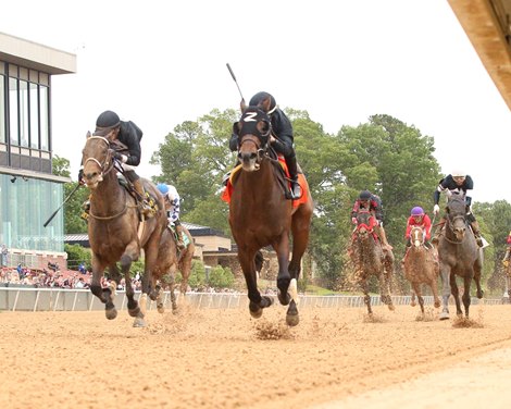 Crupper wins the 2026 Bathhouse Row Stakes at Oaklawn Park