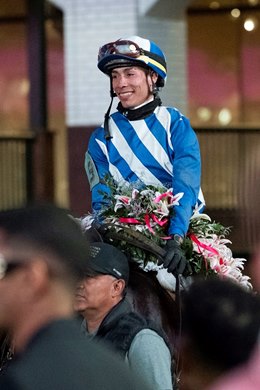 Jose Ortiz arrives in the winner’s circle after riding Always a Runner to win the Longines Kentucky Oaks (G1) at Churchill Downs in Louisville, Ky., on Friday, May 1, 2026.